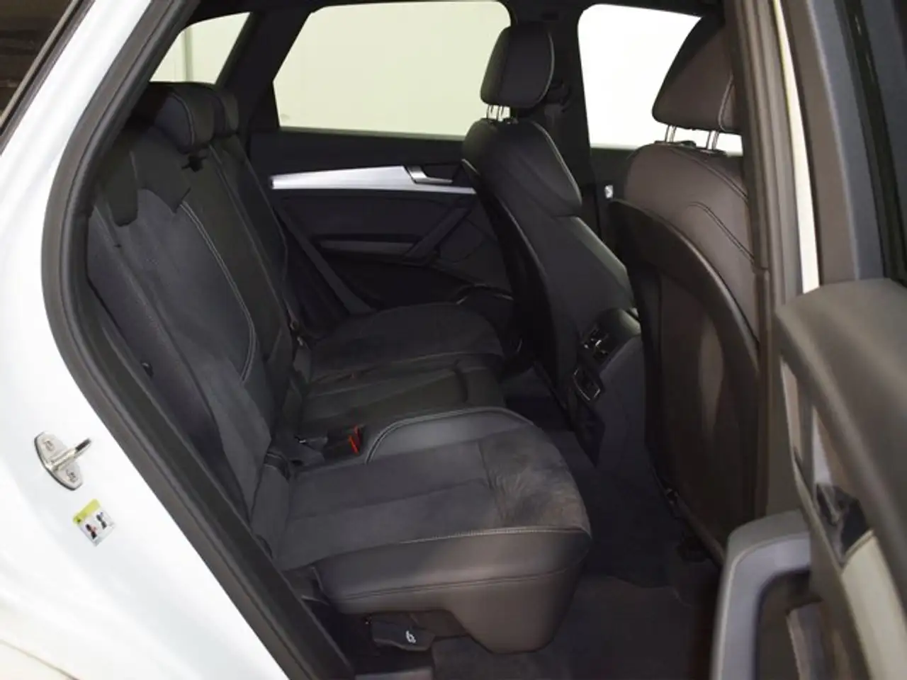 Audi Q5 40 TDI quattro-ultra Black line S tronic 150kW — Vehicle gallery 10