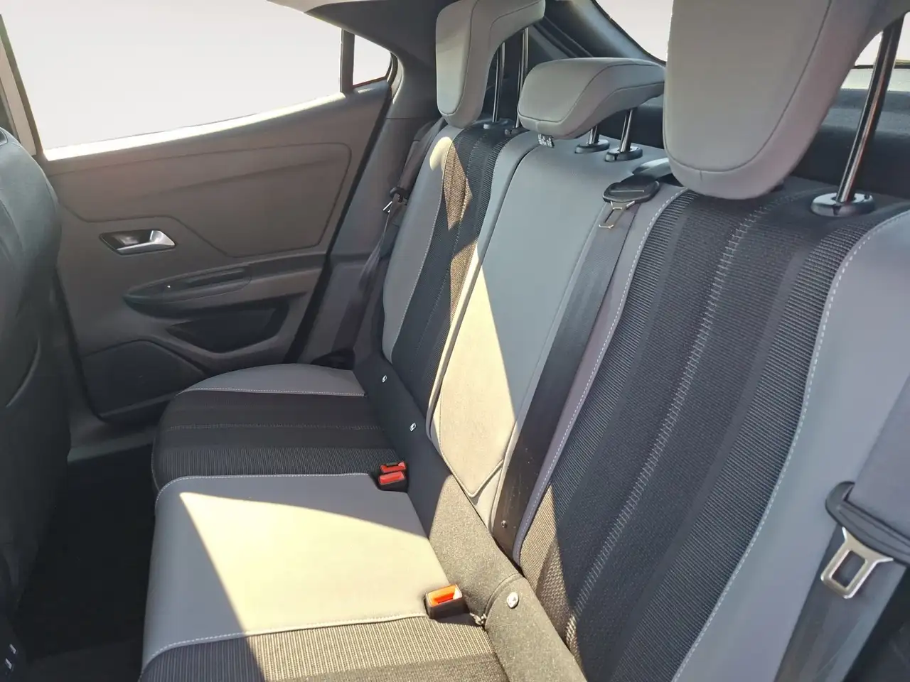 Opel Mokka 1.2 Elegance Rückfahrkamera Allwetterreifen — Vehicle gallery 15