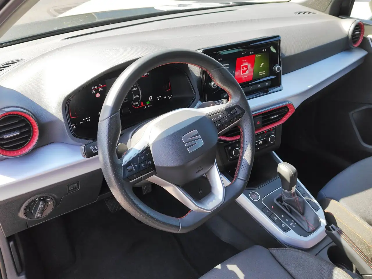 SEAT Arona FR 1.0TSI DSG *KAM*AHK*LED*DAB+*TOTWINKEL — Galería del vehículo 13