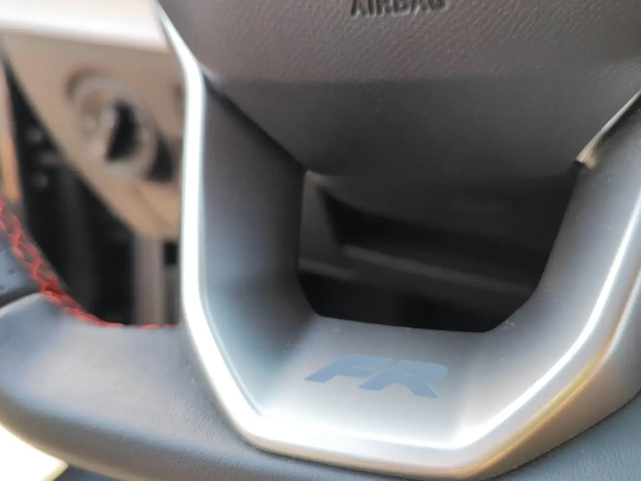 SEAT Arona FR 1.0TSI DSG *KAM*AHK*LED*DAB+*TOTWINKEL — Galería del vehículo 16