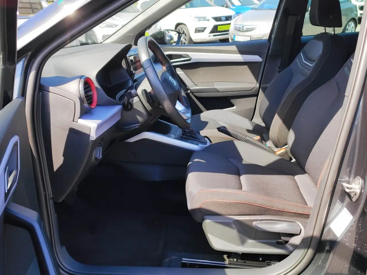 SEAT Arona FR 1.0TSI DSG *KAM*AHK*LED*DAB+*TOTWINKEL — Galería del vehículo 12