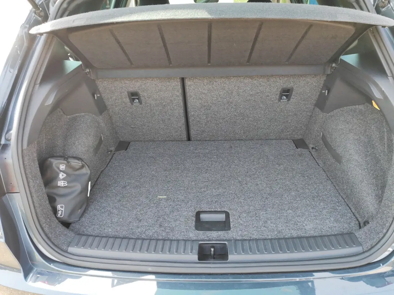 SEAT Arona FR 1.0TSI DSG *KAM*AHK*LED*DAB+*TOTWINKEL — Galería del vehículo 9
