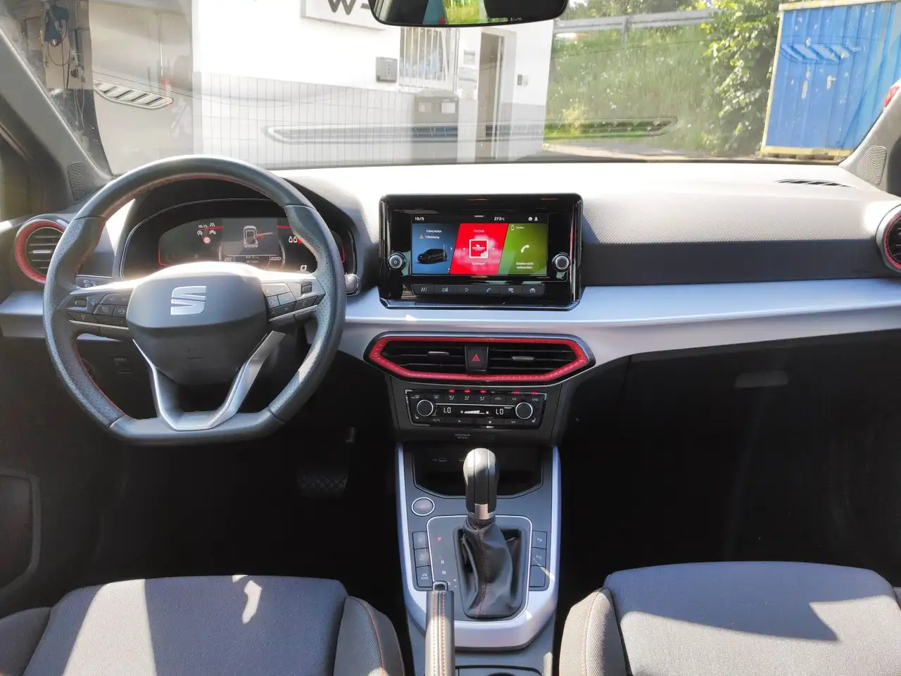 SEAT Arona FR 1.0TSI DSG *KAM*AHK*LED*DAB+*TOTWINKEL — Galería del vehículo 31