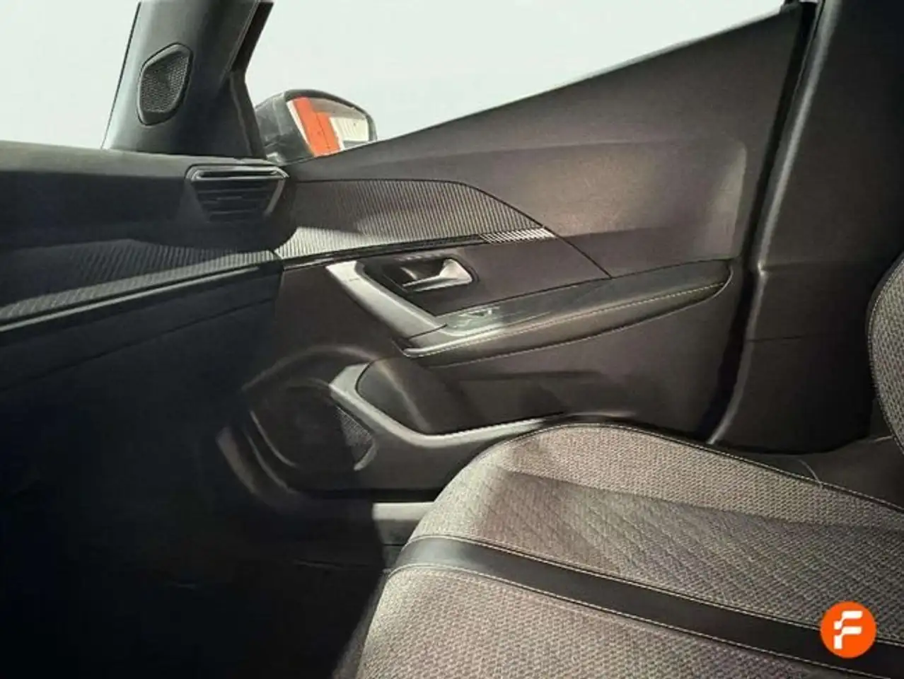 Peugeot 2008 1.2 PureTech S&S Allure EAT8 130 — معرض صور السيارة 23