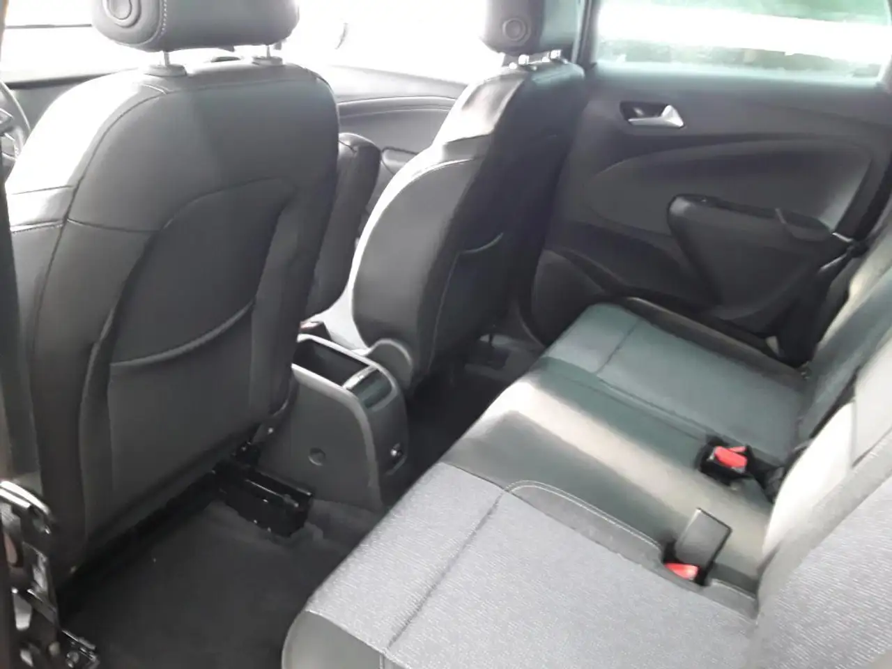 Opel Crossland Elegance 1.2 *LED-SCHEINW.*SHZ*CAM* — معرض صور السيارة 7