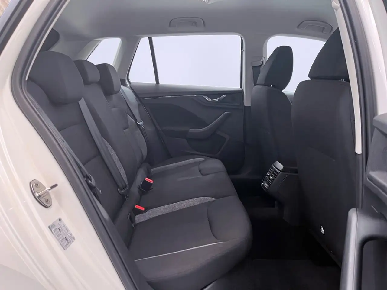 Skoda Kamiq 1.0 TSI Essence 70kW — Galería del vehículo 13