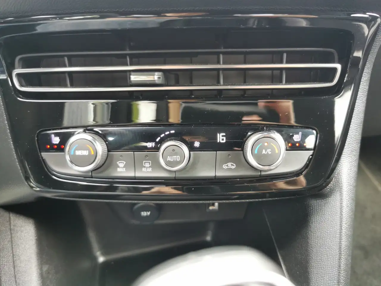 Opel Mokka GS Kamera|Sitz/Lenkradheizung|Allwetterreif — Galería del vehículo 16