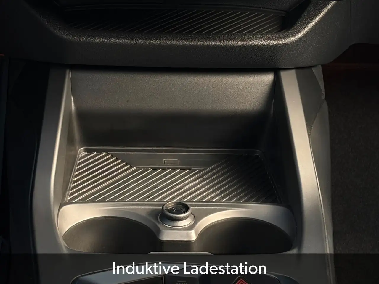 BMW 120 i Aut. Adap. LED CAM SHZ LHZ KZG CarPlay — Galería del vehículo 28