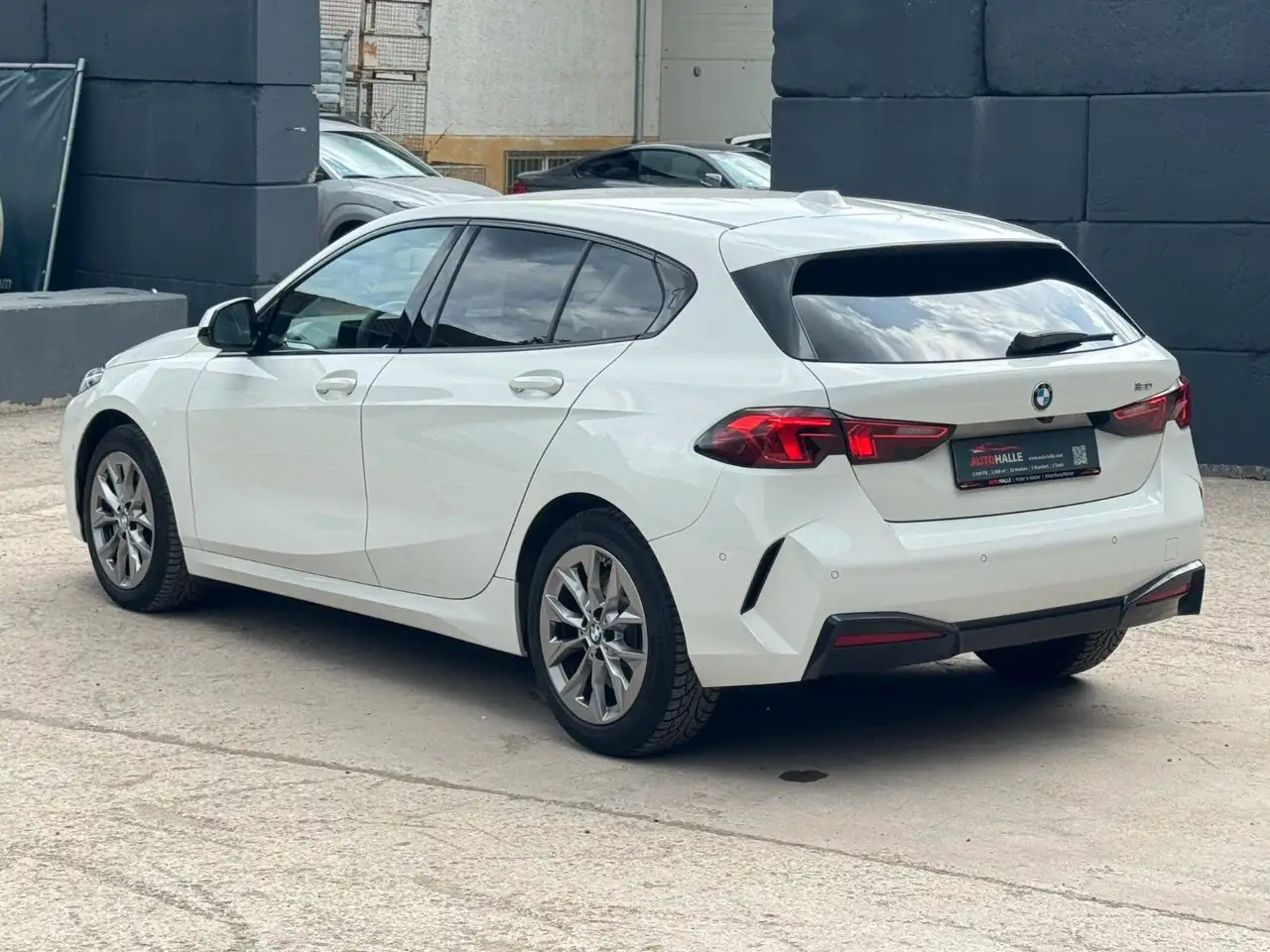 BMW 120 i Aut. Adap. LED CAM SHZ LHZ KZG CarPlay — Galería del vehículo 9