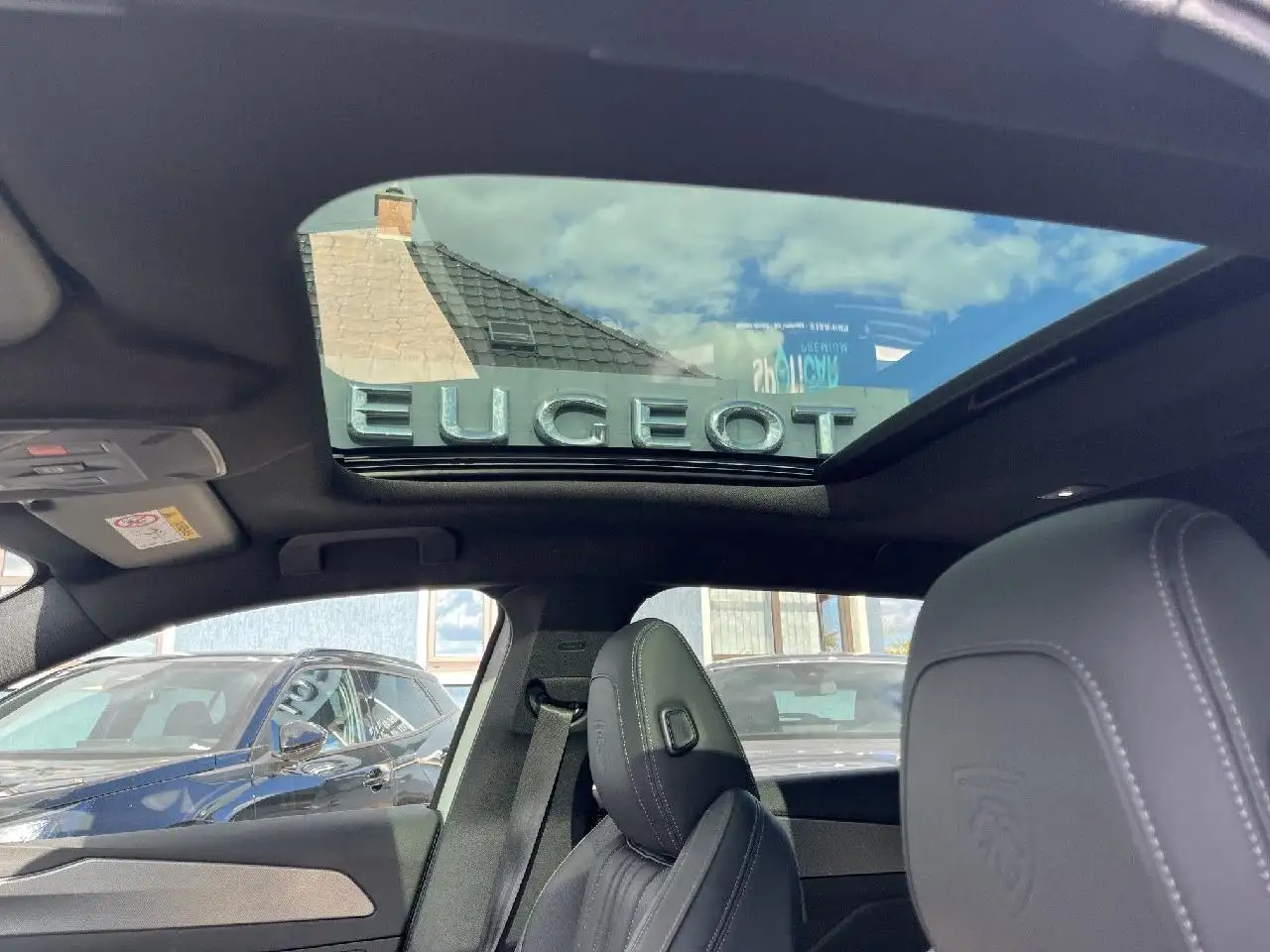 Peugeot 408 408 GT Hybrid 225 +Vollleder+FOCAL+SDach+NightVi — Galería del vehículo 12