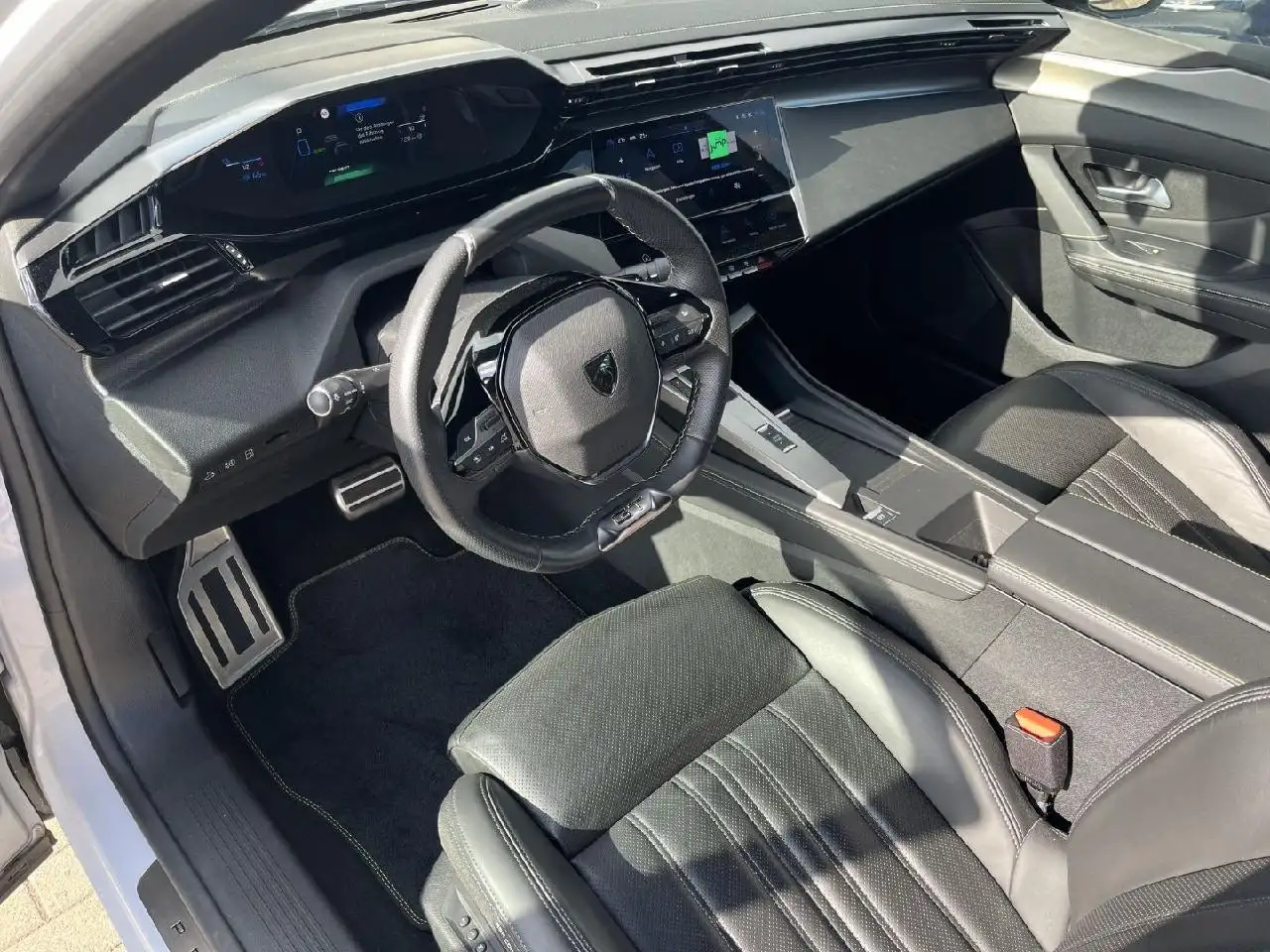 Peugeot 408 408 GT Hybrid 225 +Vollleder+FOCAL+SDach+NightVi — Galería del vehículo 9