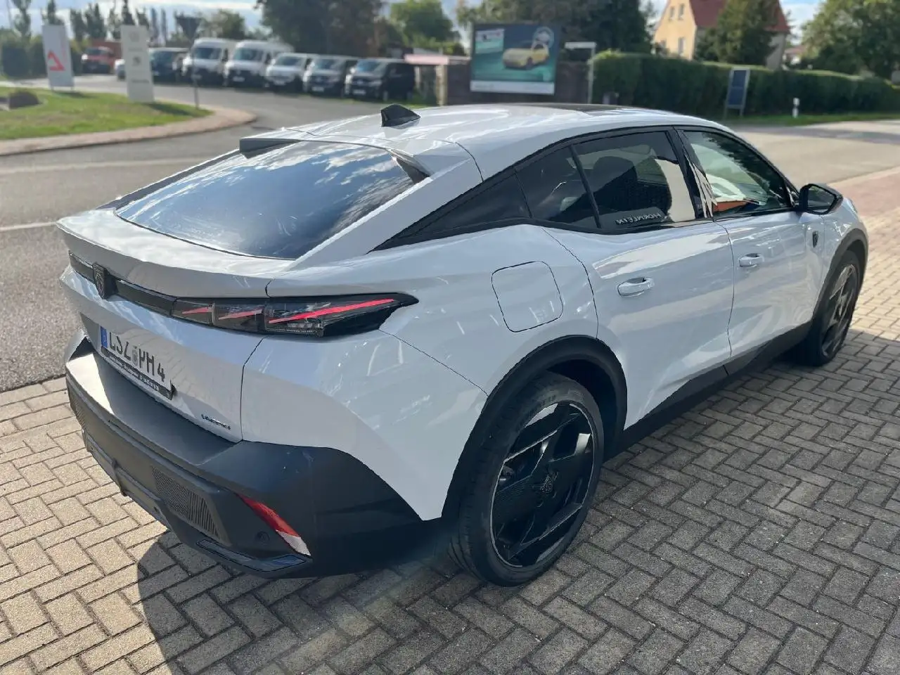 Peugeot 408 408 GT Hybrid 225 +Vollleder+FOCAL+SDach+NightVi — Galería del vehículo 3