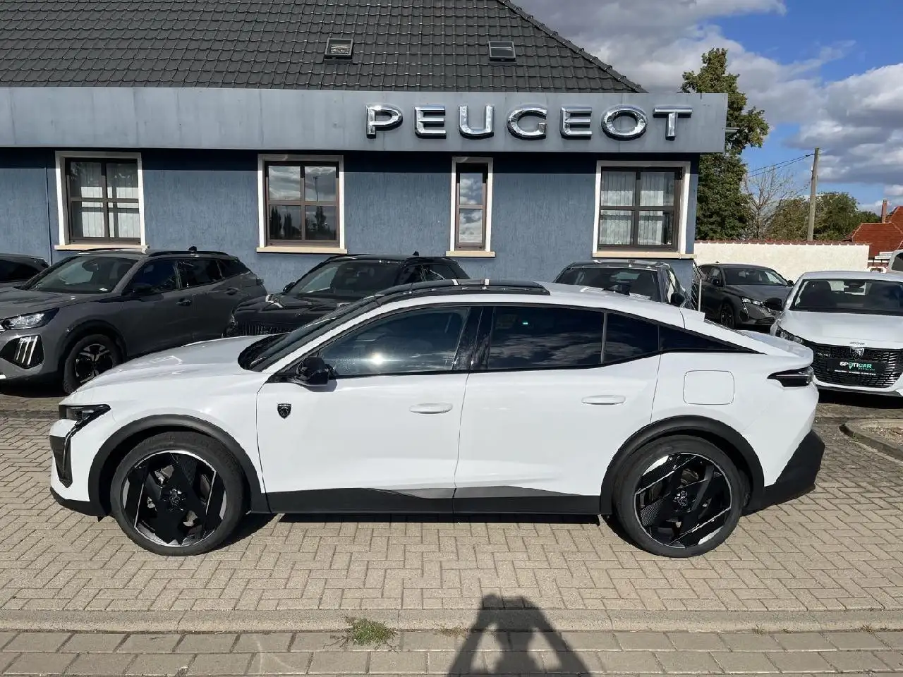 Peugeot 408 408 GT Hybrid 225 +Vollleder+FOCAL+SDach+NightVi — Galería del vehículo 5