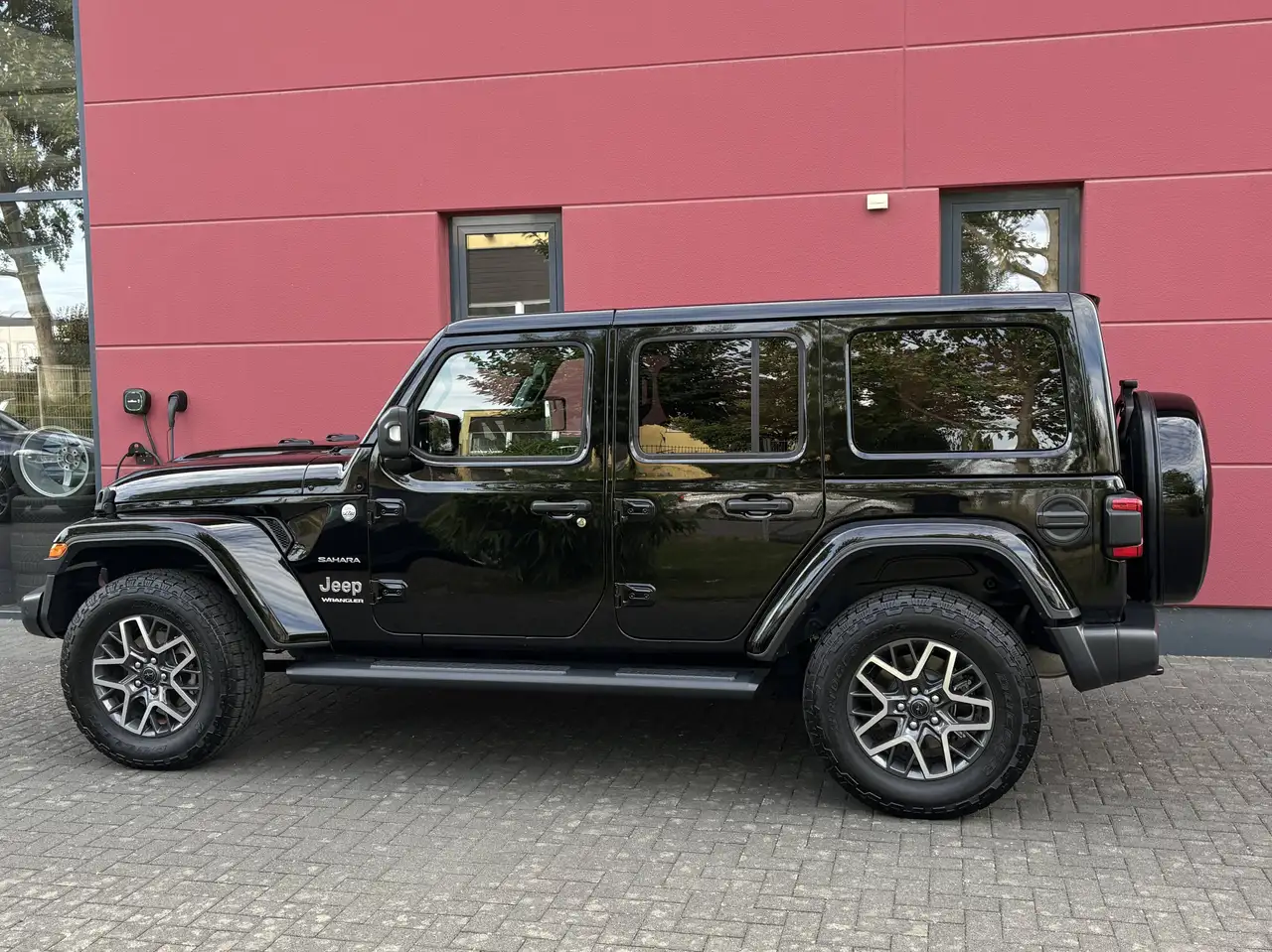 Jeep Wrangler UNLIMITED SAHARA 2.0 T-GDI AWD FACELIFT HARDTOP LEDER KAMERA TOP* — Vehicle gallery 6