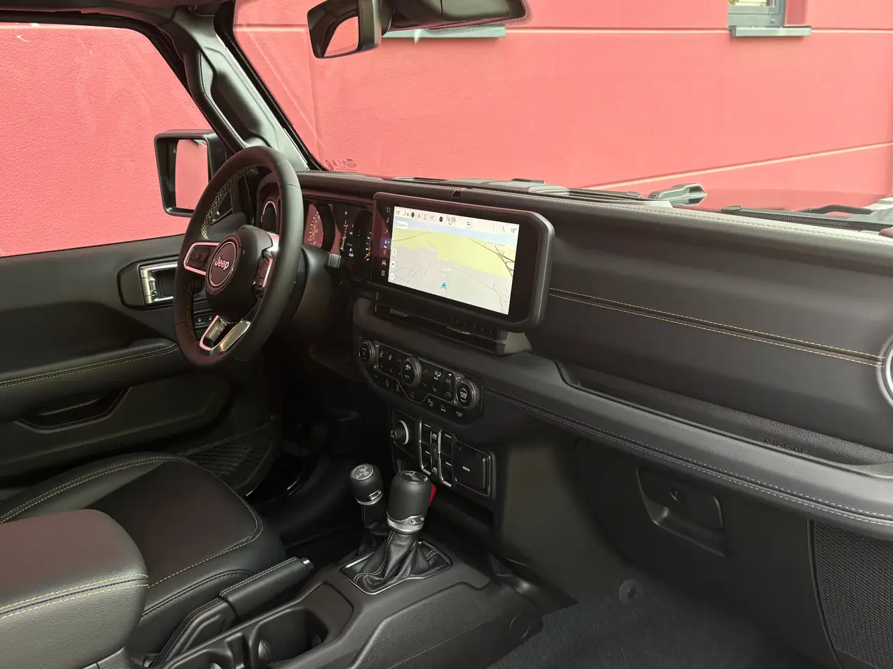 Jeep Wrangler UNLIMITED SAHARA 2.0 T-GDI AWD FACELIFT HARDTOP LEDER KAMERA TOP* — Vehicle gallery 14