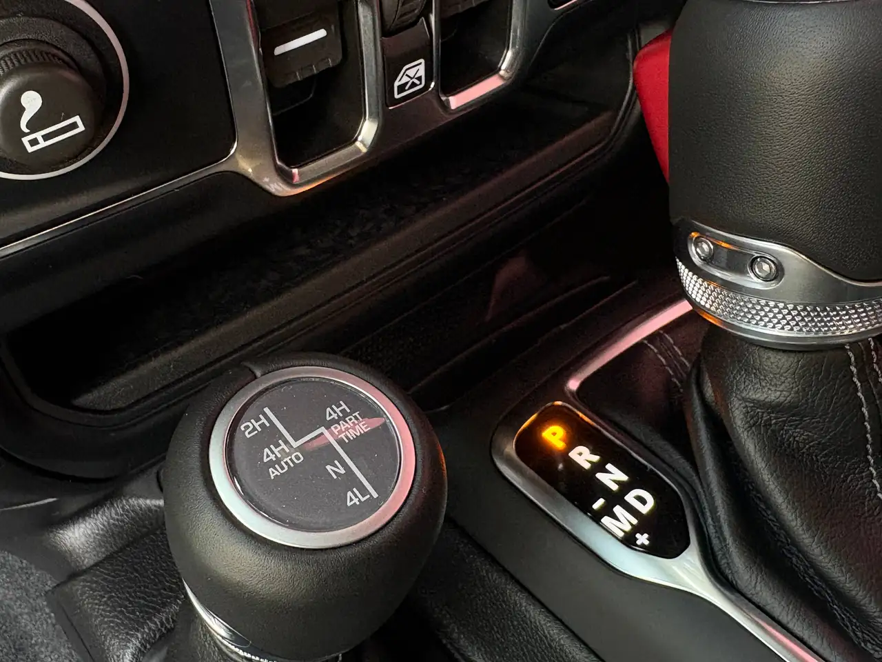 Jeep Wrangler UNLIMITED SAHARA 2.0 T-GDI AWD FACELIFT HARDTOP LEDER KAMERA TOP* — Vehicle gallery 12