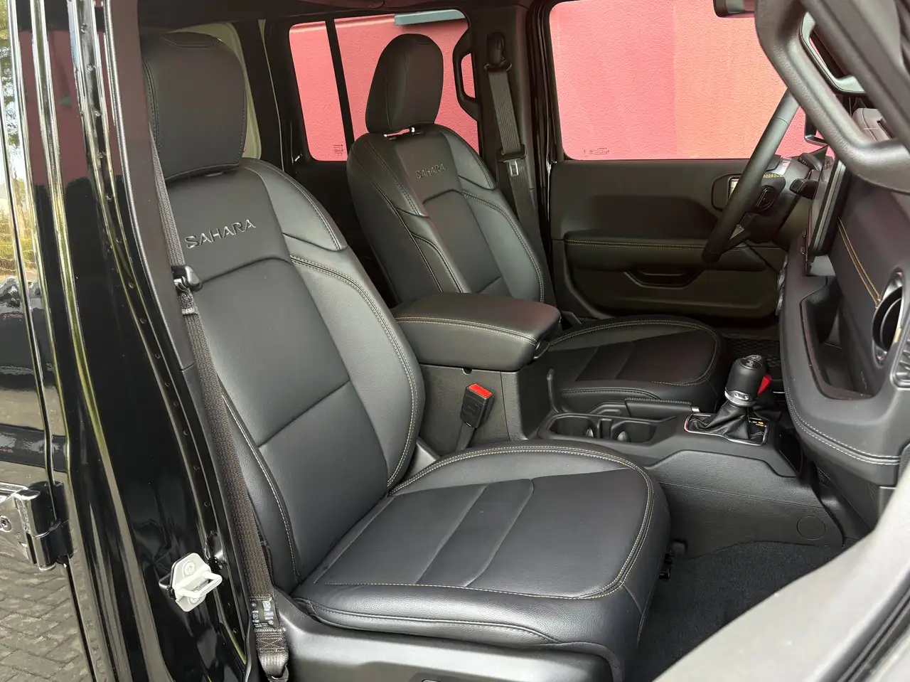 Jeep Wrangler UNLIMITED SAHARA 2.0 T-GDI AWD FACELIFT HARDTOP LEDER KAMERA TOP* — Vehicle gallery 11