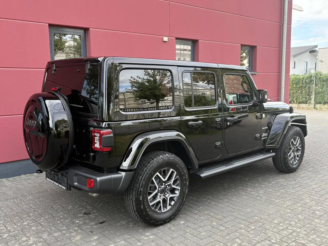 Jeep Wrangler UNLIMITED SAHARA 2.0 T-GDI AWD FACELIFT HARDTOP LEDER KAMERA TOP* — Vehicle gallery 3