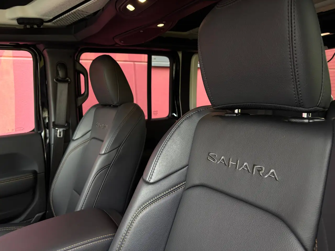 Jeep Wrangler UNLIMITED SAHARA 2.0 T-GDI AWD FACELIFT HARDTOP LEDER KAMERA TOP* — Vehicle gallery 10