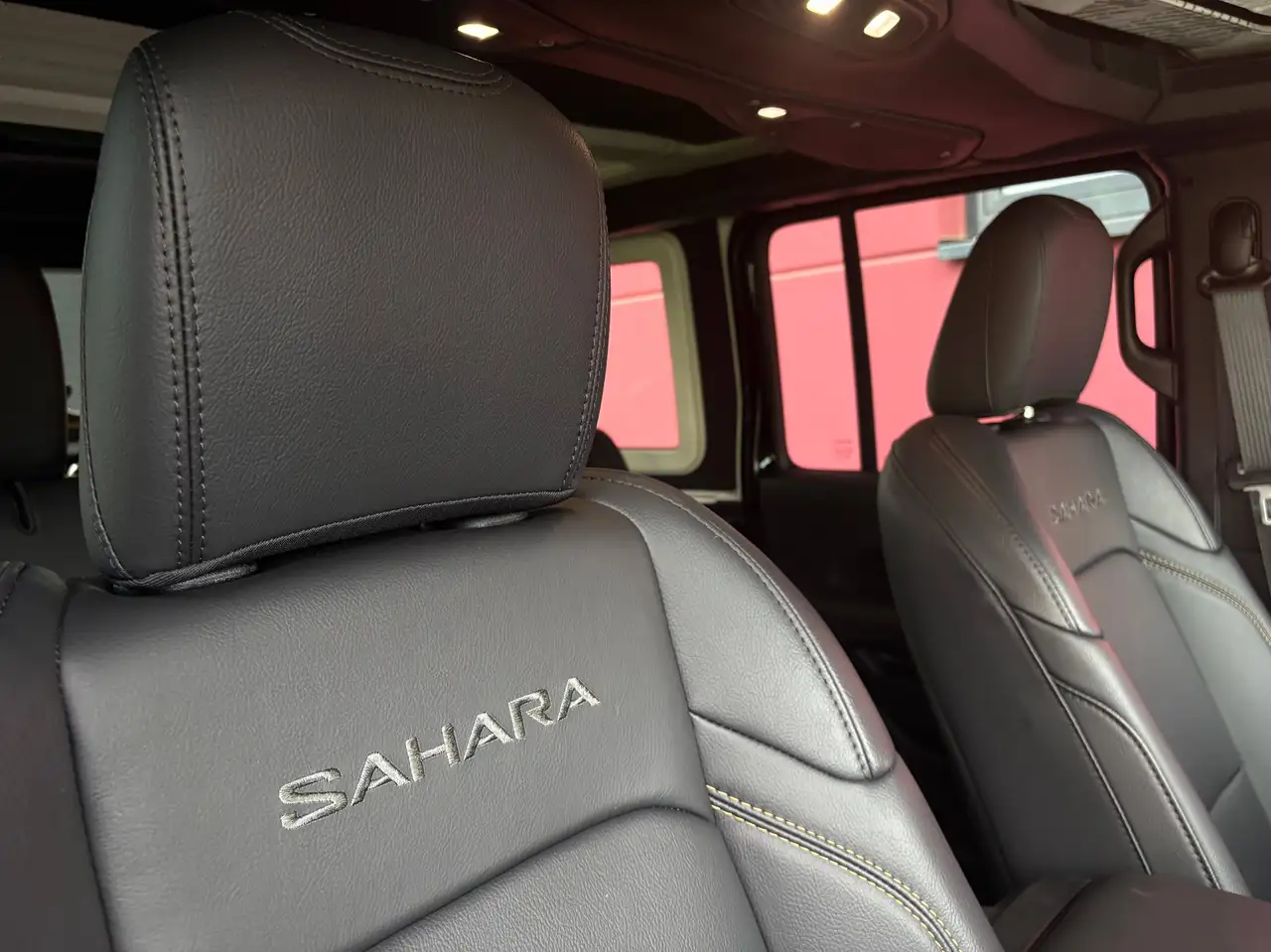 Jeep Wrangler UNLIMITED SAHARA 2.0 T-GDI AWD FACELIFT HARDTOP LEDER KAMERA TOP* — Vehicle gallery 21