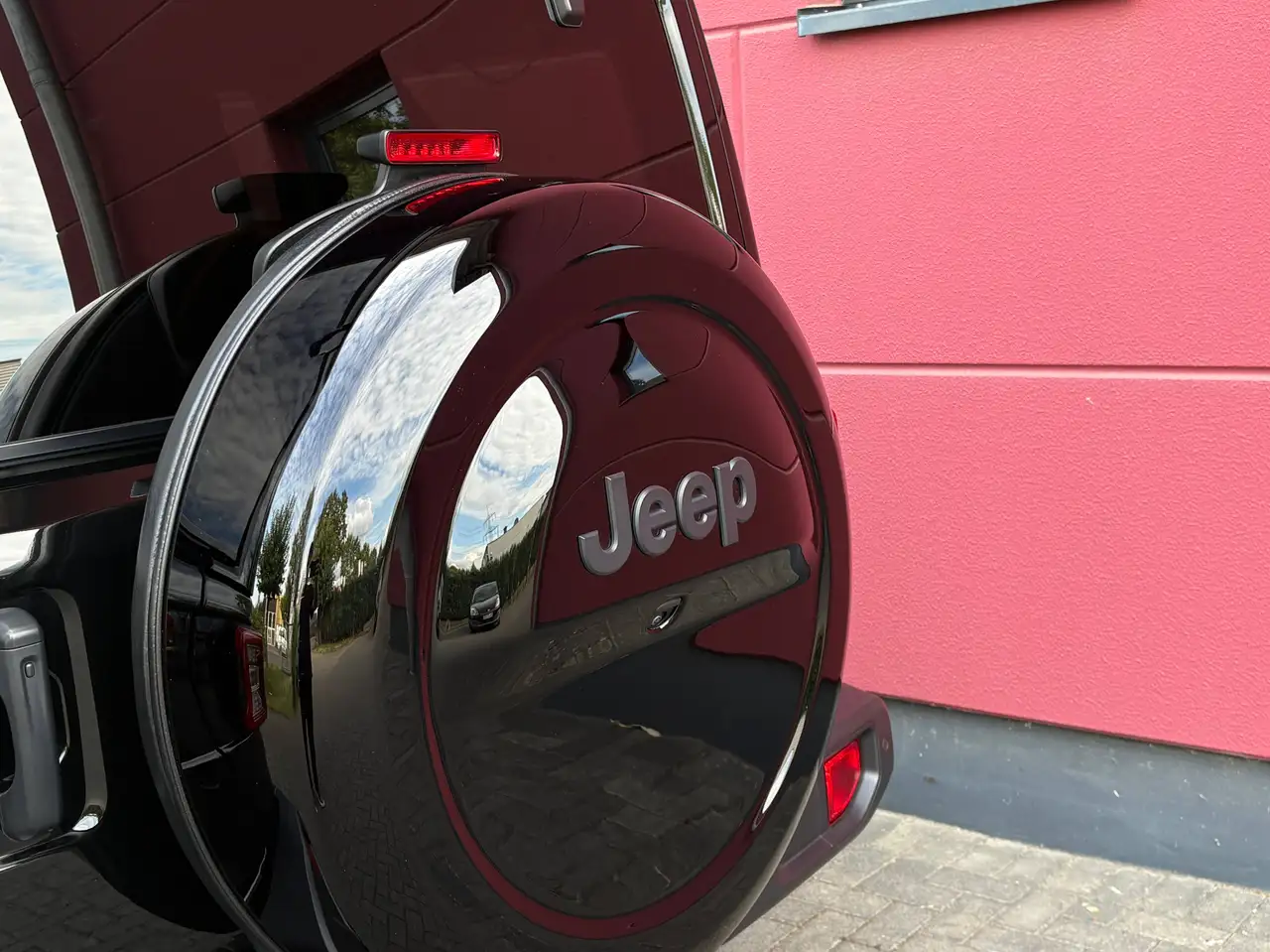 Jeep Wrangler UNLIMITED SAHARA 2.0 T-GDI AWD FACELIFT HARDTOP LEDER KAMERA TOP* — Vehicle gallery 23