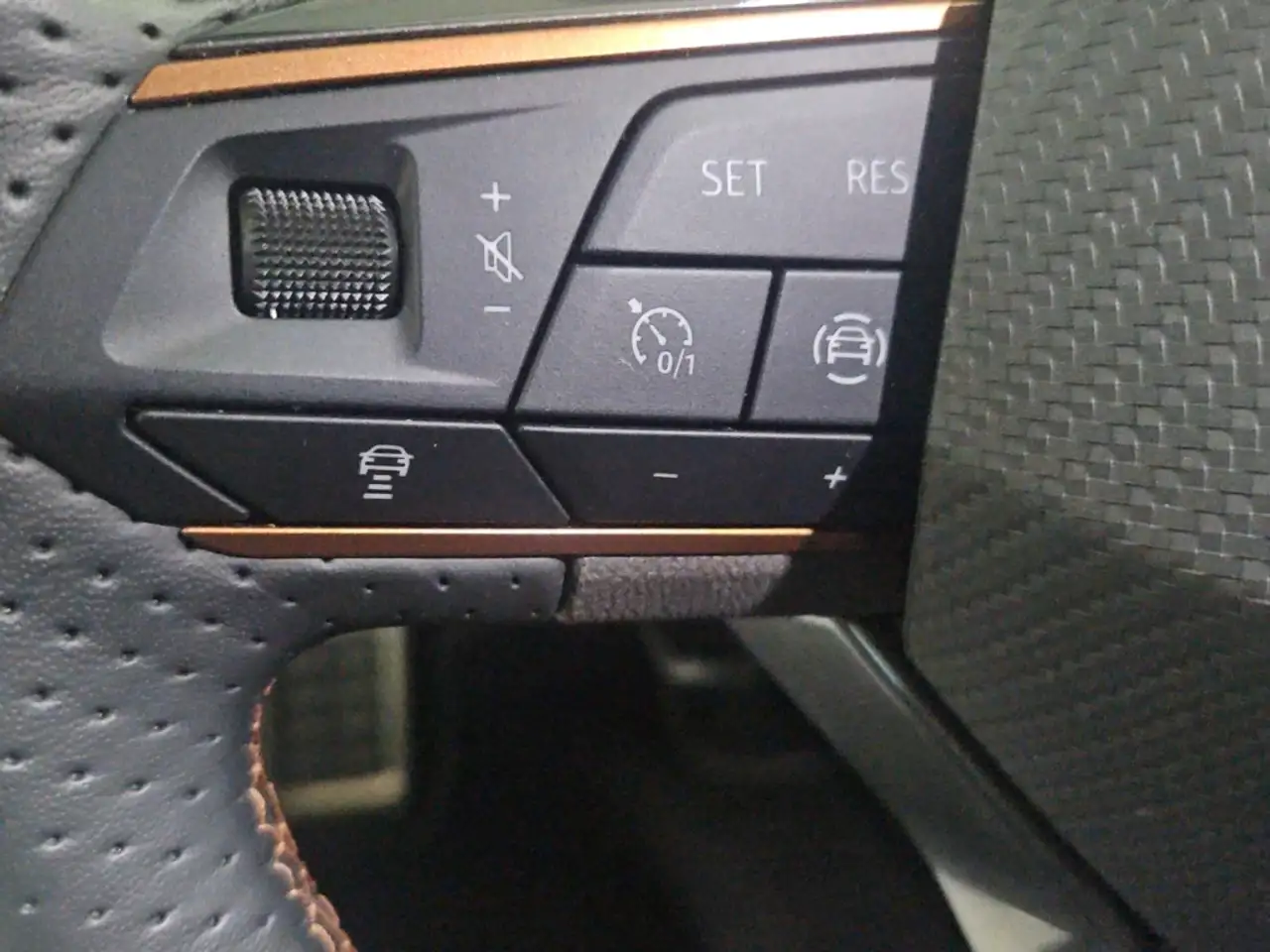 CUPRA Leon VZ e-Hybrid 1.4 Sportpaket Navi LED PDC hinten Kam — معرض صور السيارة 23