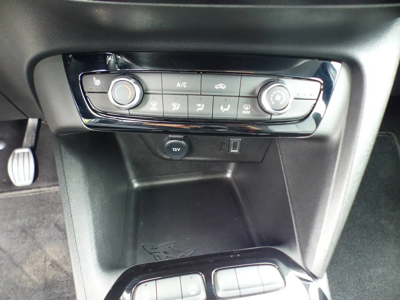 Opel Corsa F Sitz- & Lenkradheizung, PDC, Kamera — Galería del vehículo 14