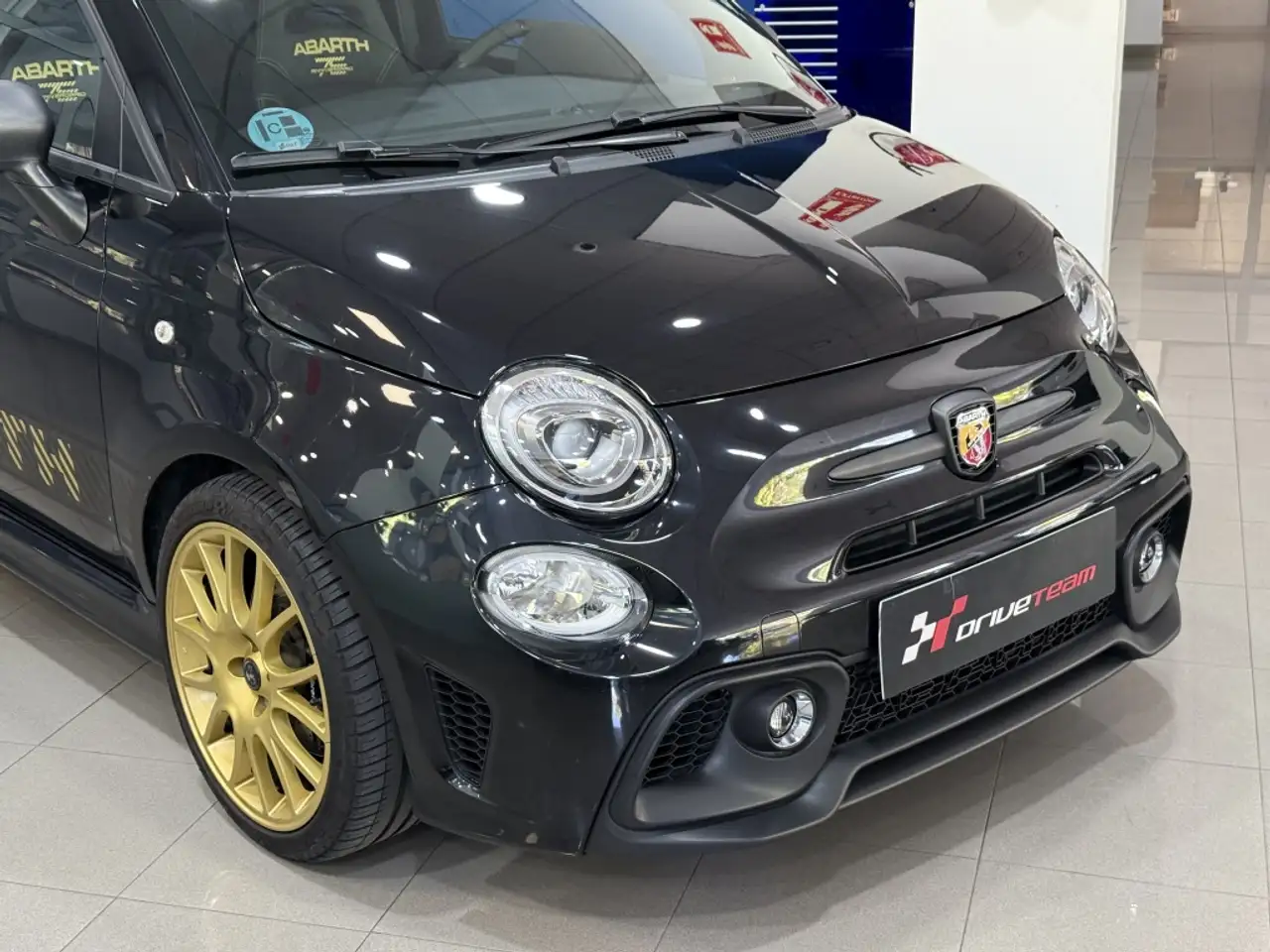 Abarth 695 1.4T JET 75º Anniversario 132KW — معرض صور السيارة 4