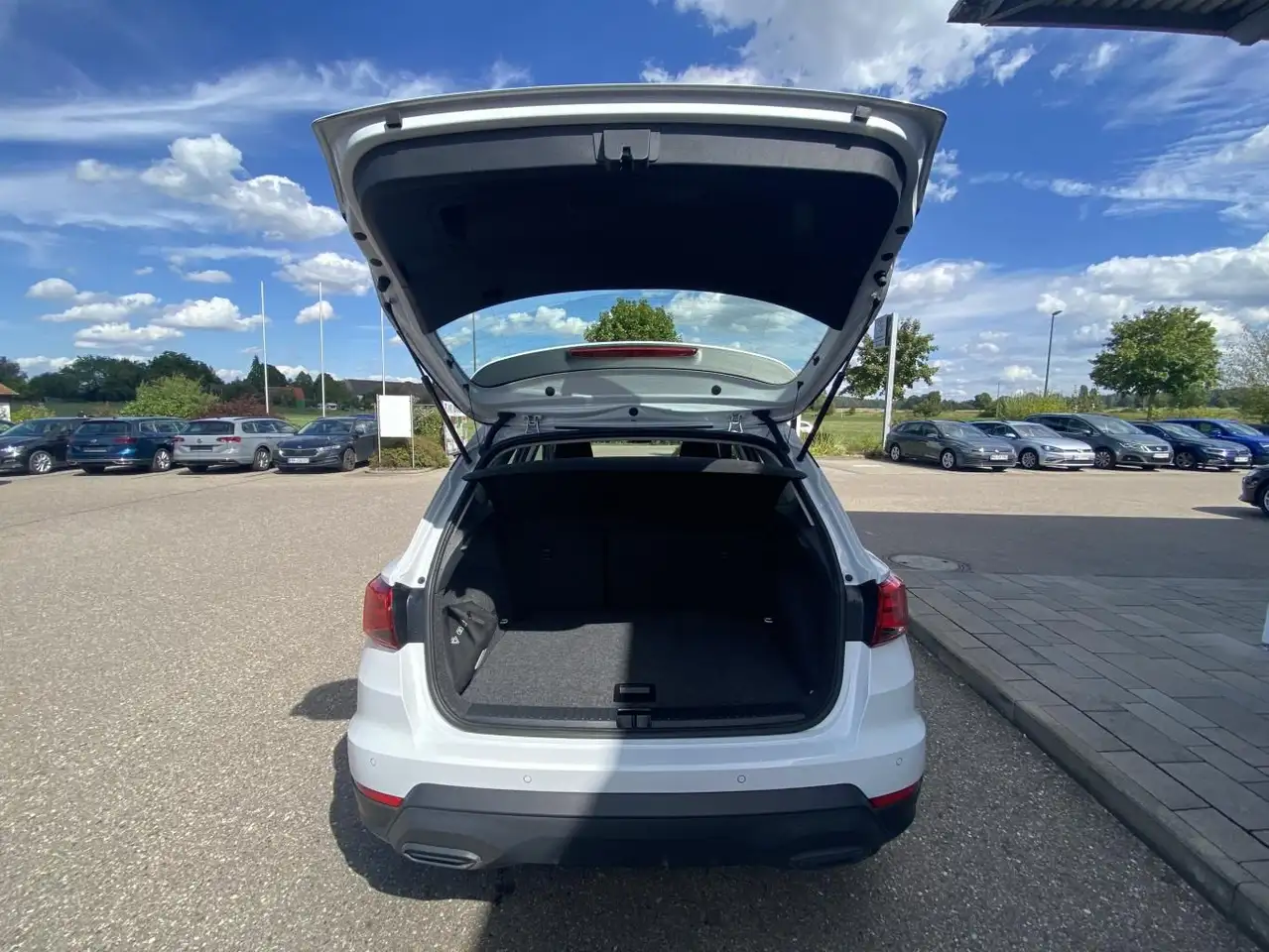 SEAT Arona 1.0 TSI Style FULL-LINK+VIRTUAL-COCKPIT+NA — معرض صور السيارة 15