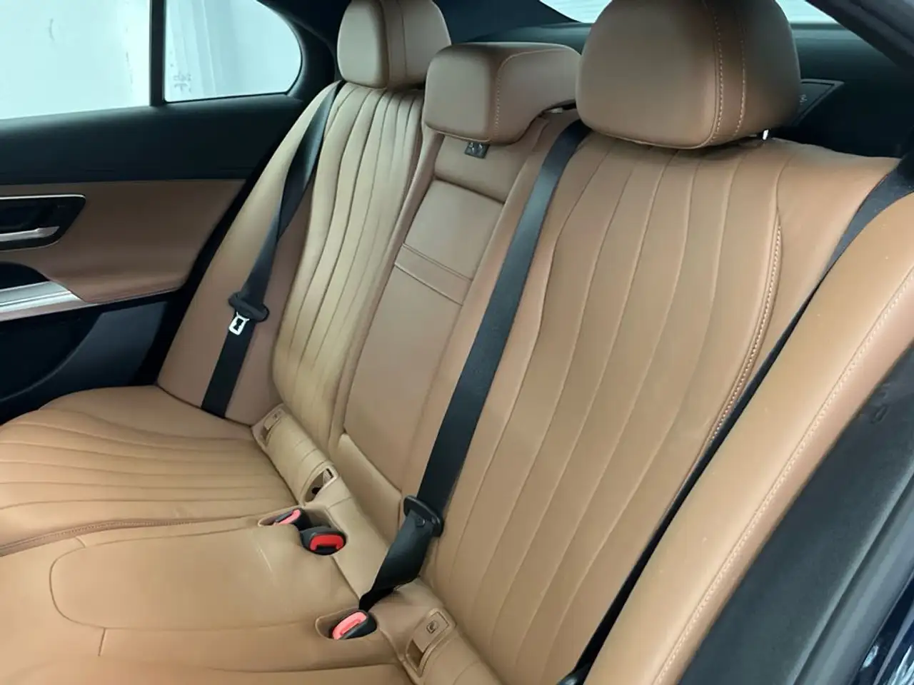 Mercedes-Benz E 220 d — Galerie du véhicule 11