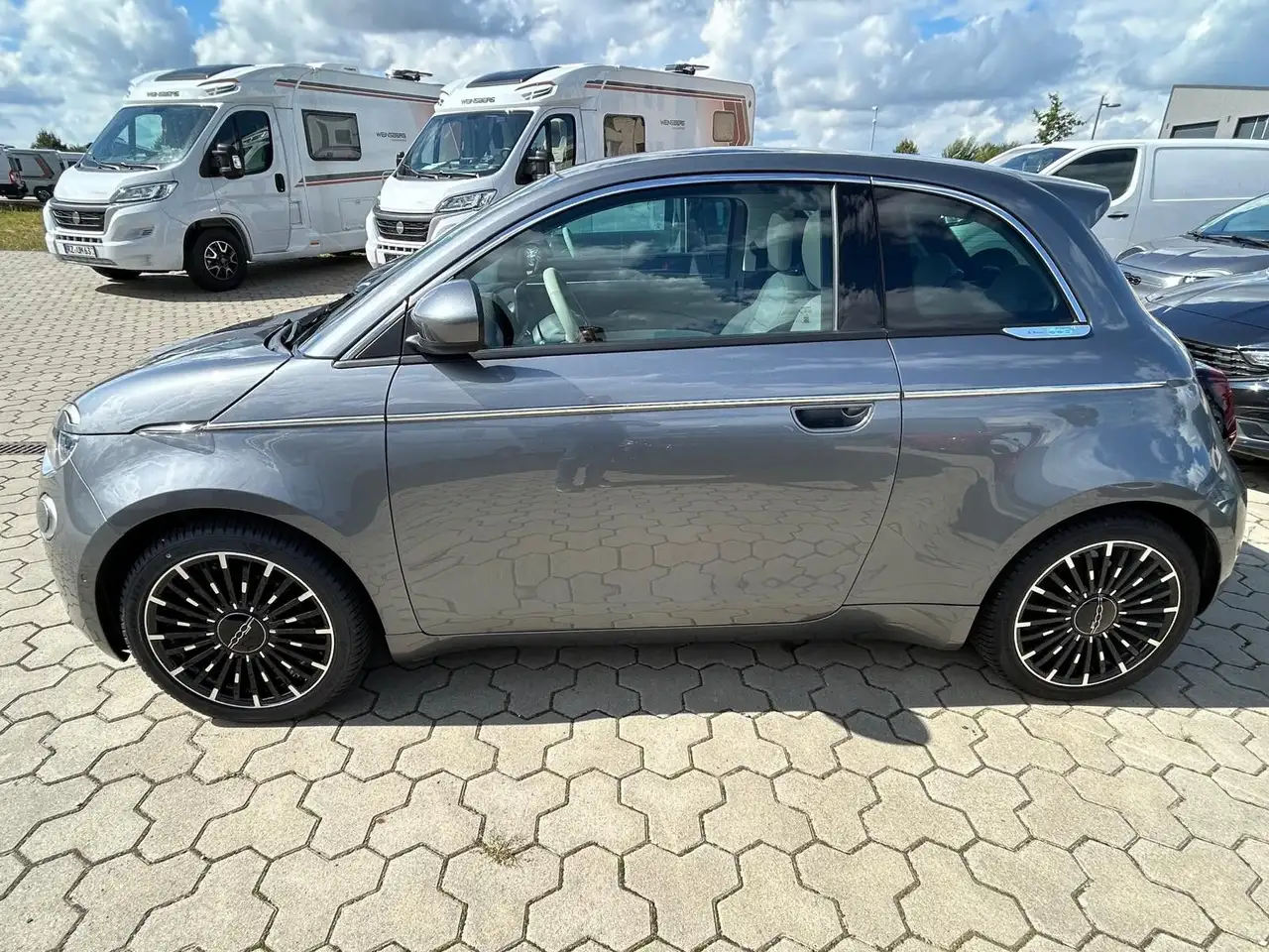 Fiat 500e Basis Limo La Prima by Bocelli — Galerie du véhicule 2