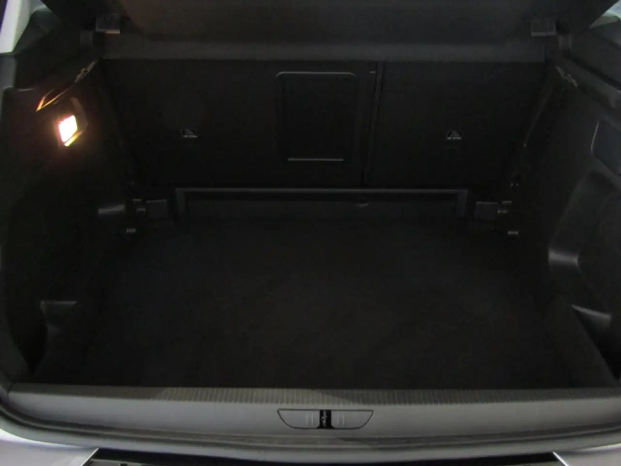 Opel Grandland GS 1.2 131PS PDC APP BT KAM TEMP SHZ LHZ NAVI — معرض صور السيارة 8