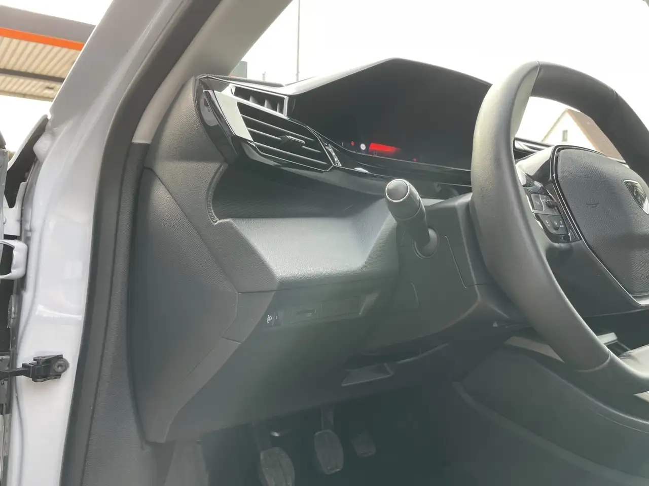 Peugeot 308 PureTech 130 Active Pack SHZ / ACC — معرض صور السيارة 12