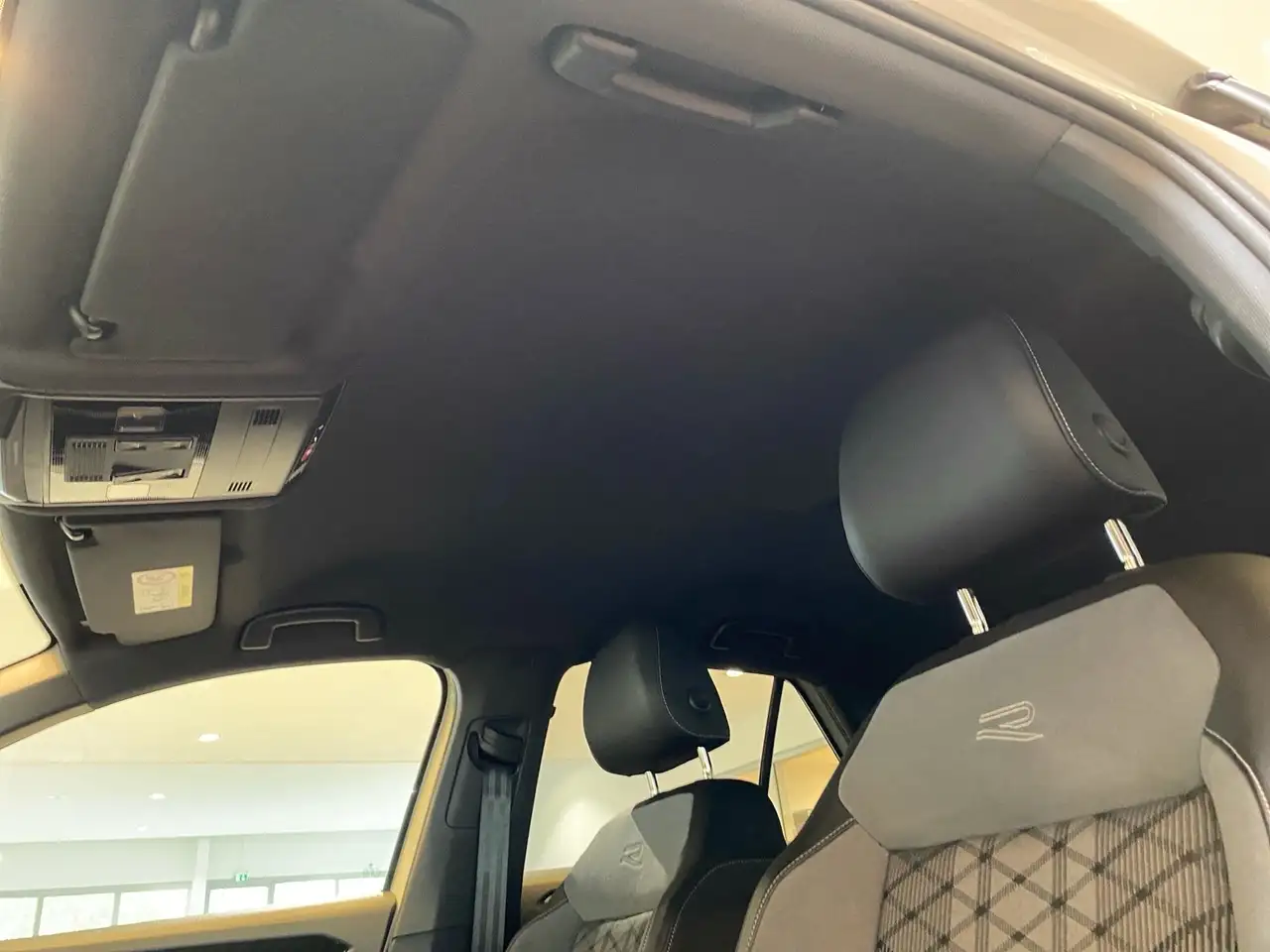 Volkswagen T-Roc 1.0 TSI R-Line ACC AppConnect LED PDC ACC — Vehicle gallery 21
