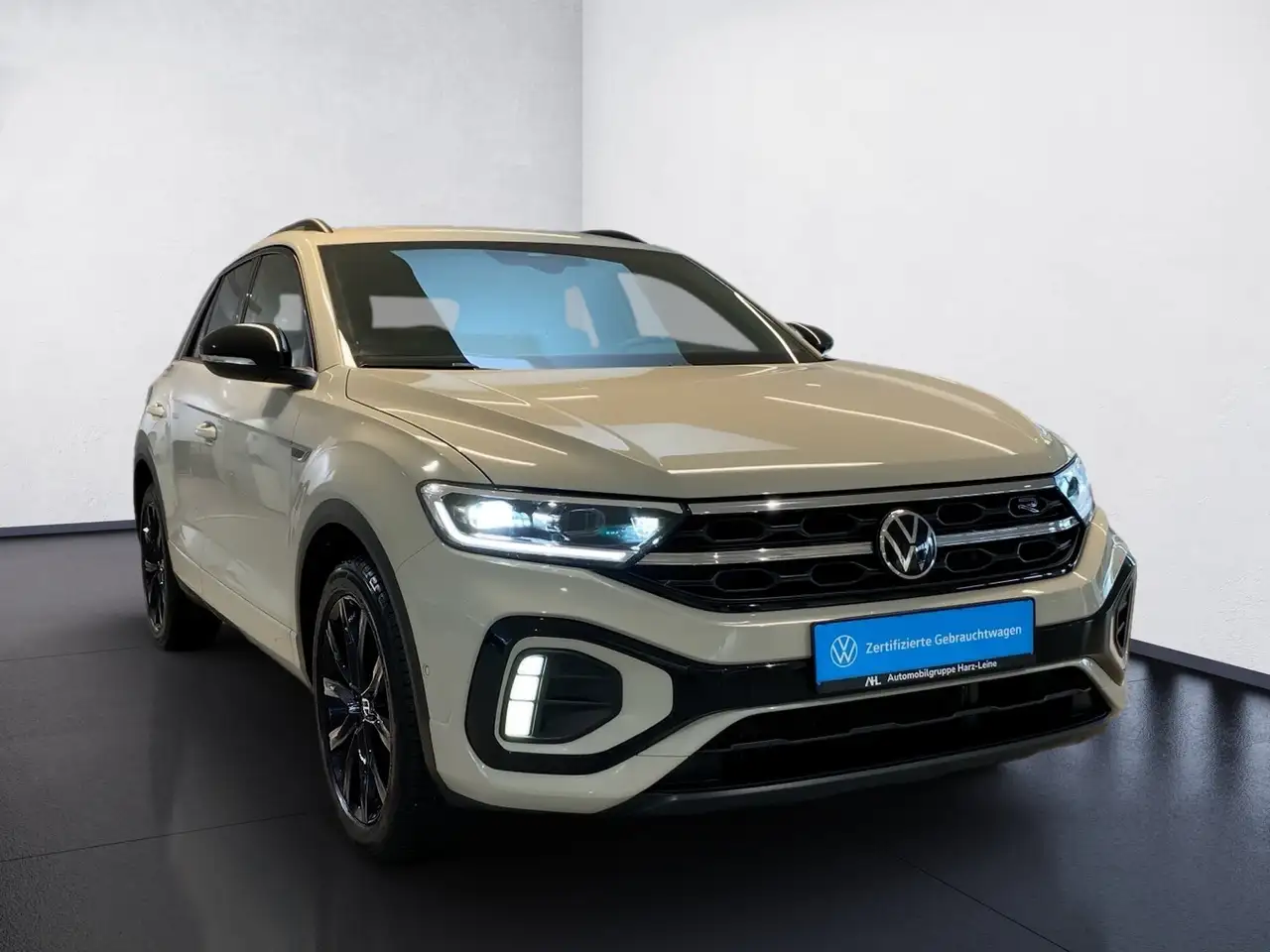 Volkswagen T-Roc 1.0 TSI R-Line ACC AppConnect LED PDC ACC — Vehicle gallery 8