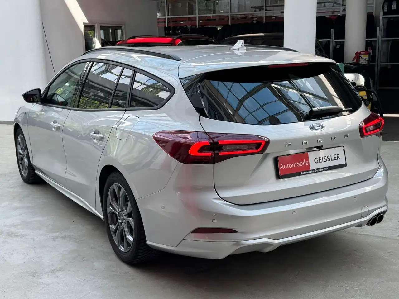 Ford Focus Turnier ST-Line X Automatik+Kamera+HUD — Vehicle gallery 3