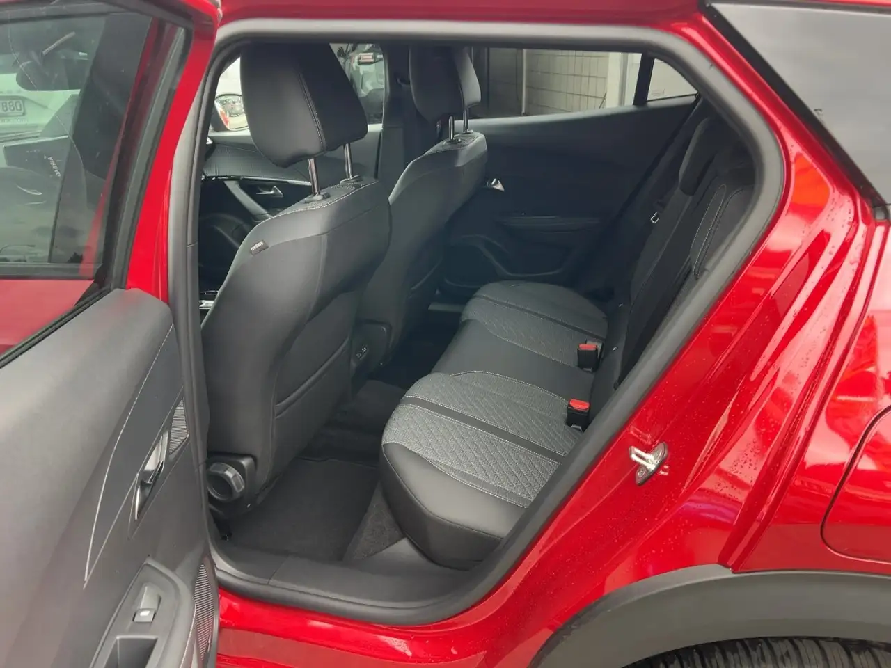 Peugeot 2008 1.2 PureTech 130 Allure LED+SHZ+KlimaA+PDC — معرض صور السيارة 10