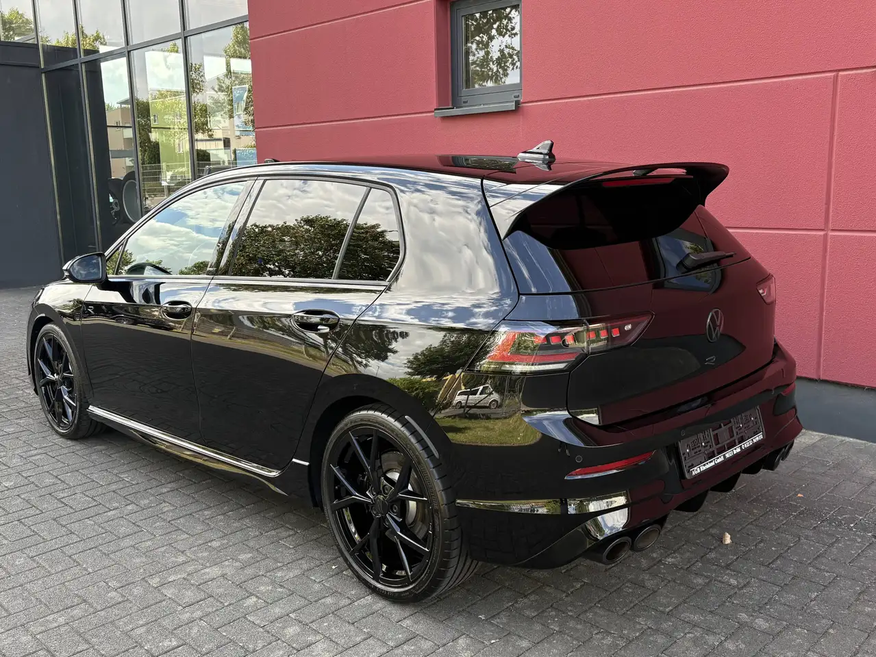 Volkswagen Golf R 2.0 TSI OPF 4MOTION DSG SONDERMODELL BLACK EDITION 333PS LEDERPAKET CARBON 1-HAND TOP* — Galería del vehículo 2