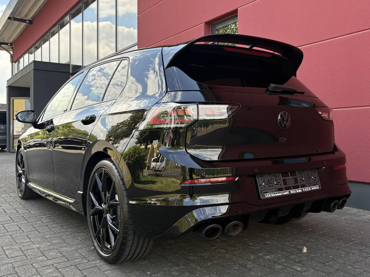 Volkswagen Golf R 2.0 TSI OPF 4MOTION DSG SONDERMODELL BLACK EDITION 333PS LEDERPAKET CARBON 1-HAND TOP* — Galería del vehículo 5