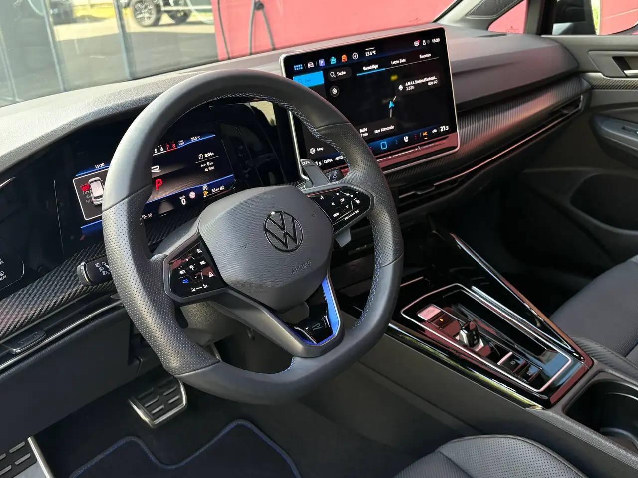 Volkswagen Golf R 2.0 TSI OPF 4MOTION DSG SONDERMODELL BLACK EDITION 333PS LEDERPAKET CARBON 1-HAND TOP* — Galería del vehículo 11