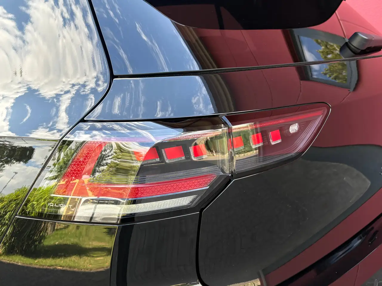 Volkswagen Golf R 2.0 TSI OPF 4MOTION DSG SONDERMODELL BLACK EDITION 333PS LEDERPAKET CARBON 1-HAND TOP* — Galería del vehículo 9