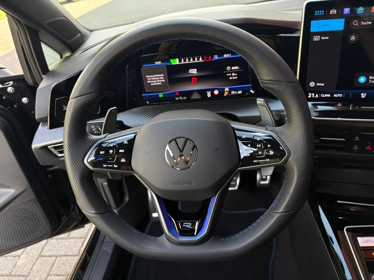 Volkswagen Golf R 2.0 TSI OPF 4MOTION DSG SONDERMODELL BLACK EDITION 333PS LEDERPAKET CARBON 1-HAND TOP* — Galería del vehículo 15