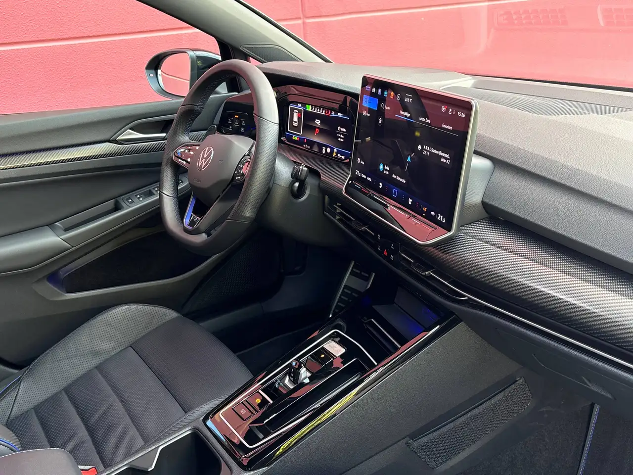 Volkswagen Golf R 2.0 TSI OPF 4MOTION DSG SONDERMODELL BLACK EDITION 333PS LEDERPAKET CARBON 1-HAND TOP* — Galería del vehículo 14
