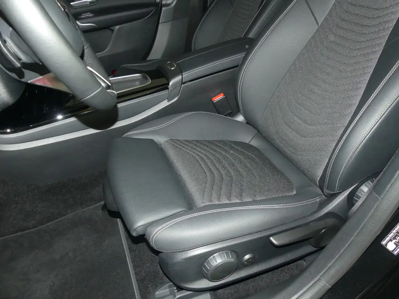 Mercedes-Benz A 180 PROGRESSIVE LINE ADVANCED, HOLZ LINDE, RFK, LED. — Galerie du véhicule 8