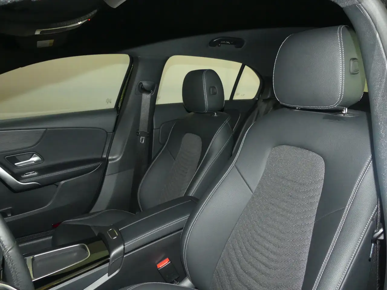 Mercedes-Benz A 180 PROGRESSIVE LINE ADVANCED, HOLZ LINDE, RFK, LED. — Galerie du véhicule 7