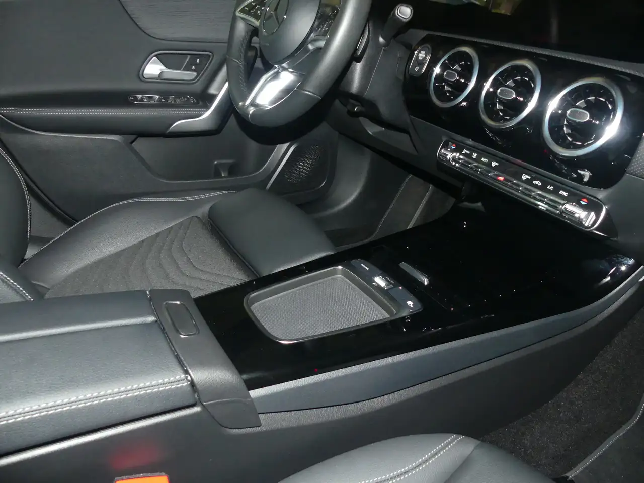 Mercedes-Benz A 180 PROGRESSIVE LINE ADVANCED, HOLZ LINDE, RFK, LED. — Galerie du véhicule 20