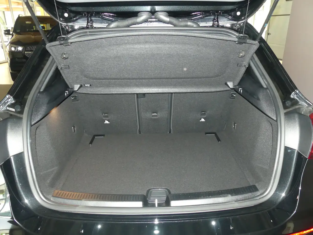Mercedes-Benz A 180 PROGRESSIVE LINE ADVANCED, HOLZ LINDE, RFK, LED. — Galerie du véhicule 13