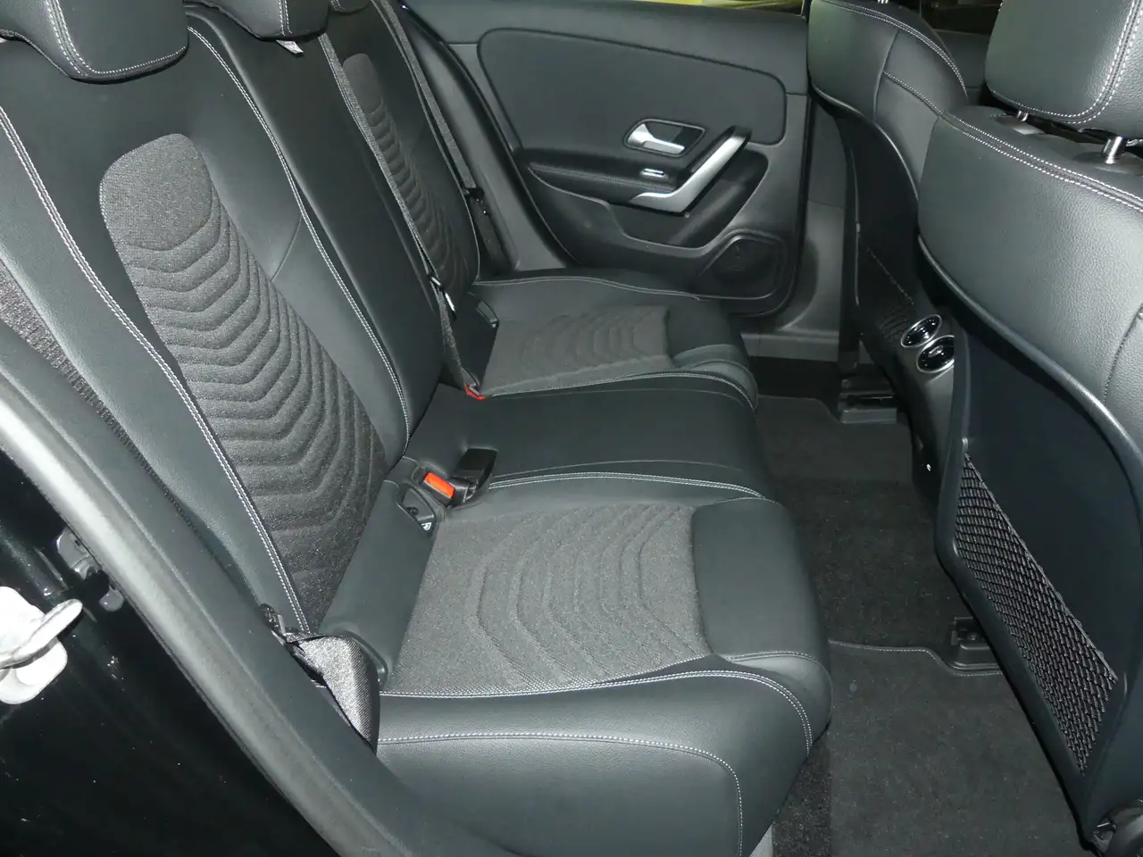 Mercedes-Benz A 180 PROGRESSIVE LINE ADVANCED, HOLZ LINDE, RFK, LED. — Galerie du véhicule 17