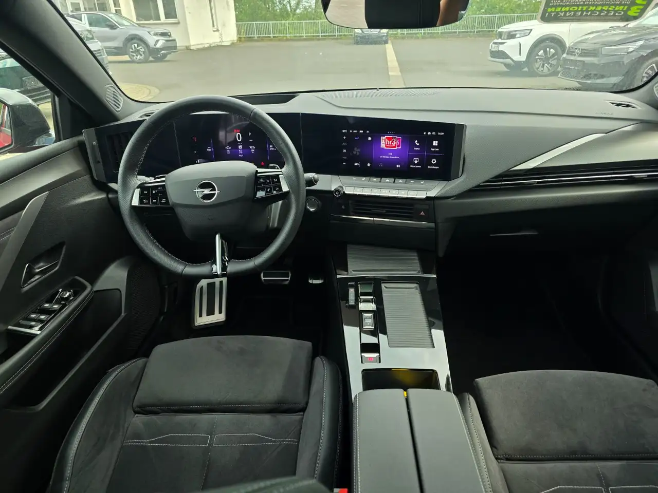 Opel Astra Ultimate 1.2 Inspektionspaket BigDeal — Vehicle gallery 5