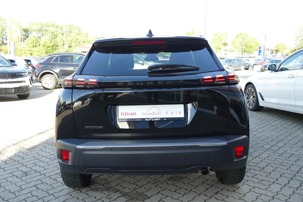 Peugeot 2008 1.2 PureTech Allure LED Digitales Cockpit — Vehicle gallery 4